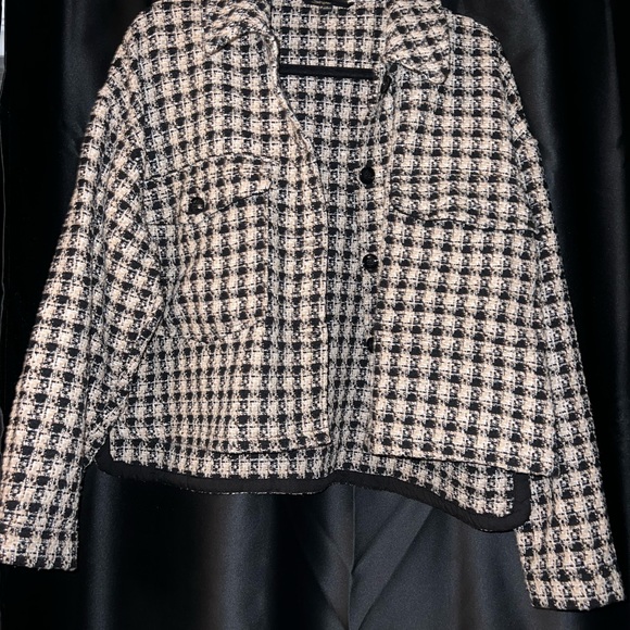 Chic Black and White Tweed Jacket - Picture 2 of 9